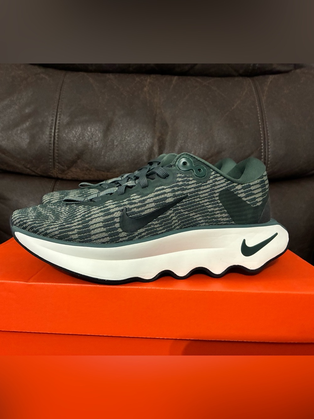 Nike women’s movita Olive Green Knit Wave-Edge Sneakers brand new in box
